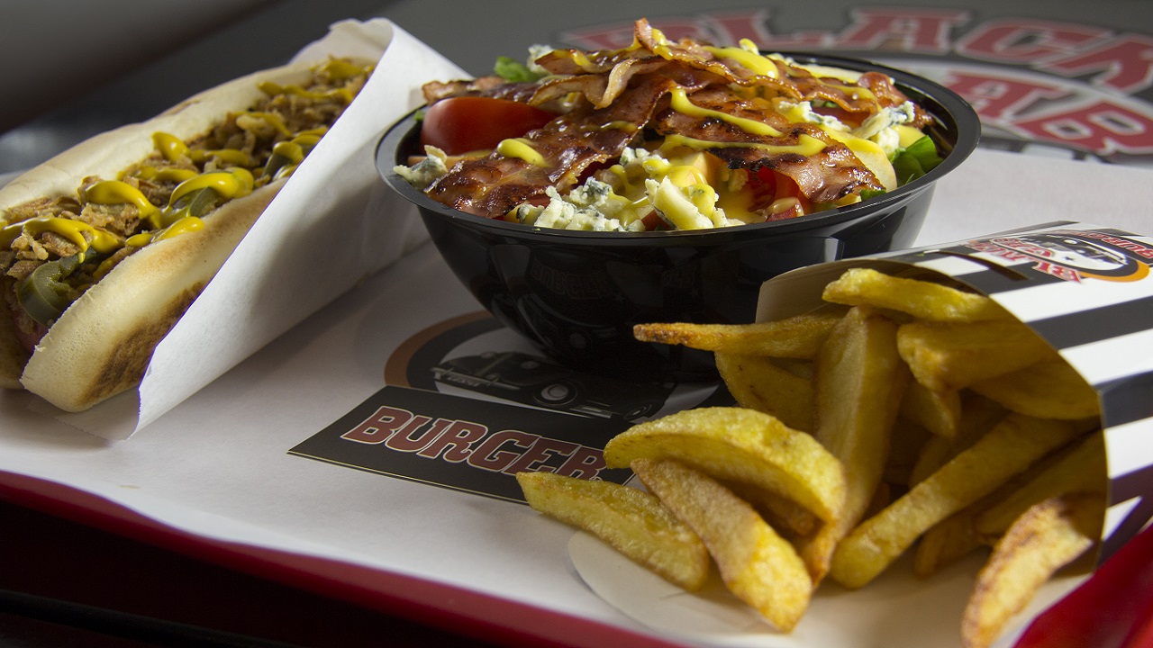 Cab Dog, Blue cheese salad and chips